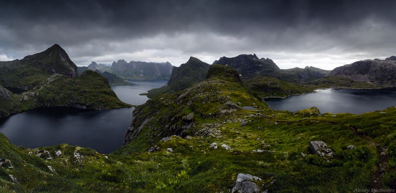 lofoten, summer, norway, cold, fjord, dark, rocks, mountains, lake, green, норвегия, север, фьорды, горы, north, лофотены, monkebu, moskenes, moskenesøya Виды острова Москенесёй фото превью