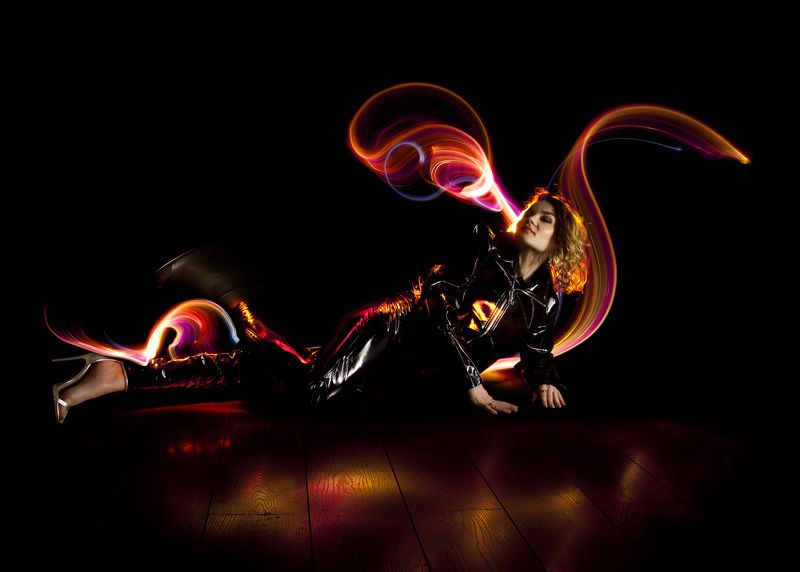 lightpainting, lightart, longexposure, nightphotography, light, night, lightblade, portrait On the wave. фото превью