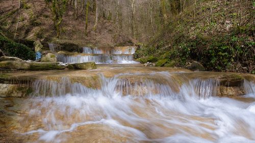 Весной у водопада
