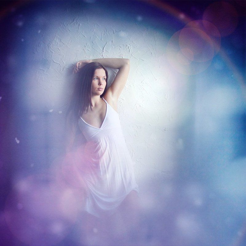 девушка, платье, город, дом *** фото превью