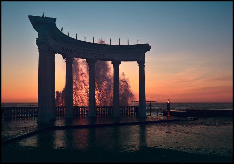 алушта, зима, Крым, набережная, ротонда, шторм Зимний шторм фото превью