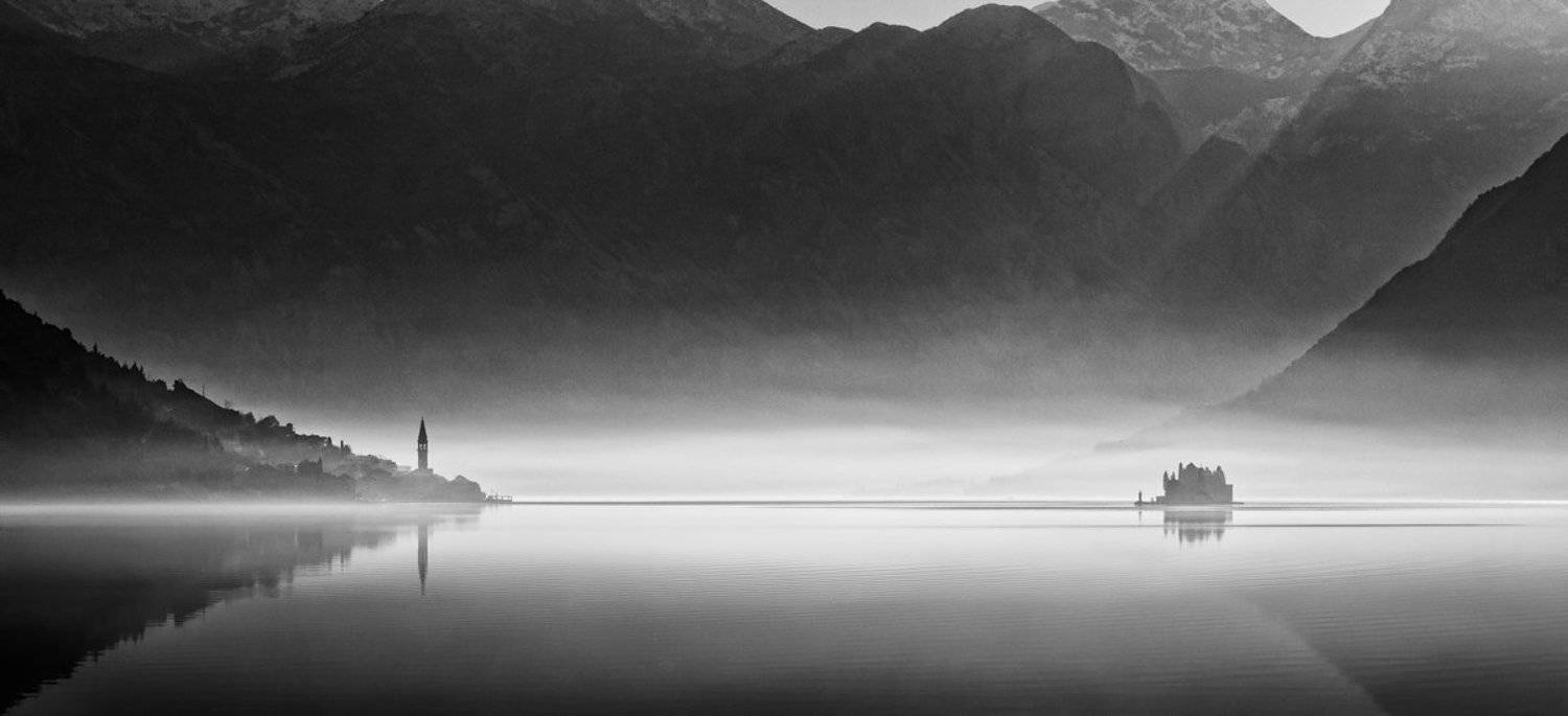 montenegro, perast, Горы, Дымка, Европа, Залив, пераст, Туман, Утро, Чб, черногория, Симонян Сергей