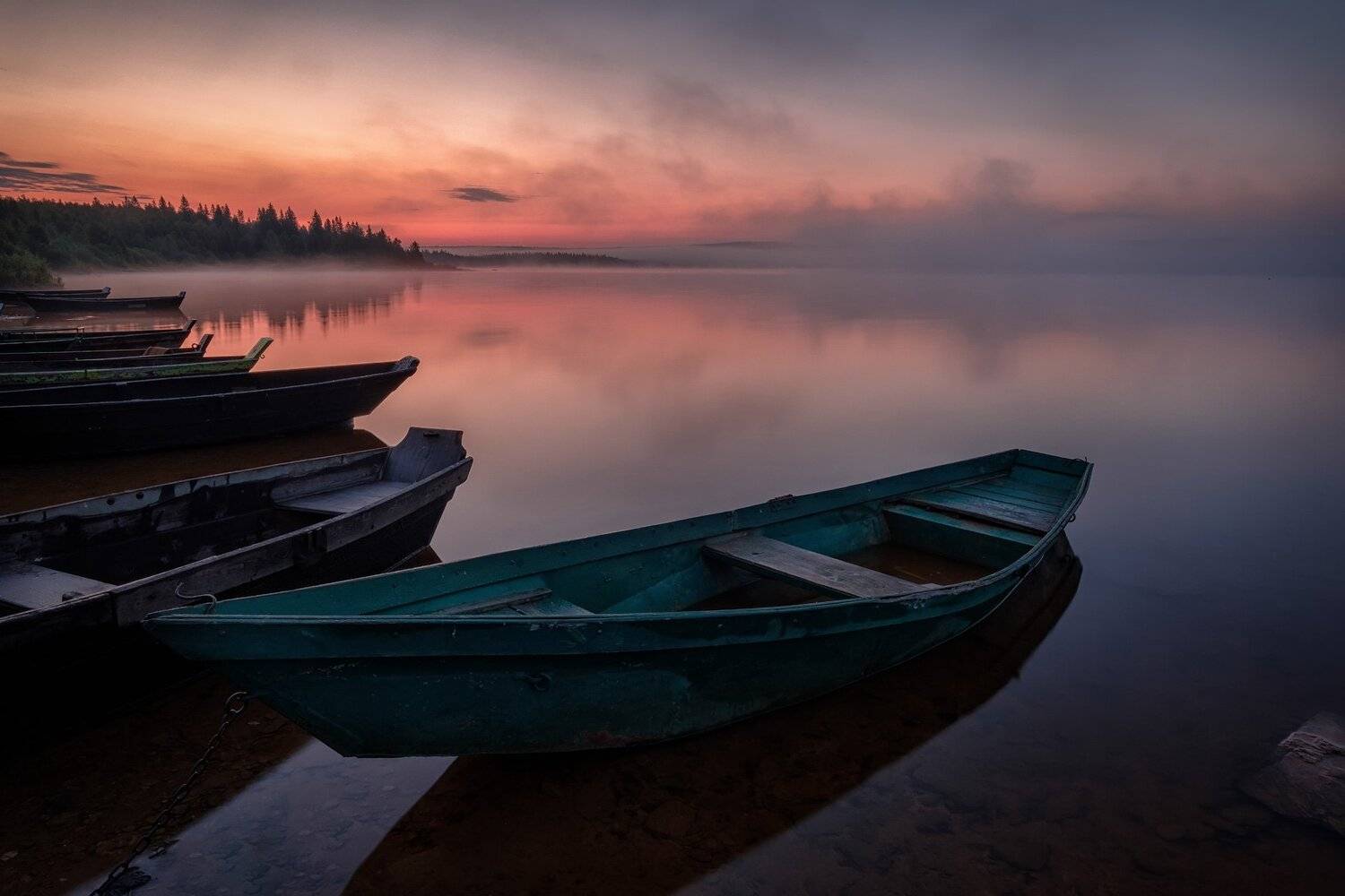 зюраткуль, озеро, лодки, рассвет, утро, туман, вода, небо, отражения, пейзаж, берег, лес, Андрей Чиж