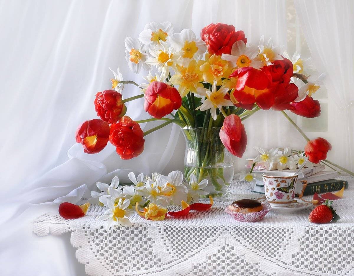 still life,натюрморт,фото натюрморт, весна, март, цветы, тюльпаны, нарциссы, Колова Валентина