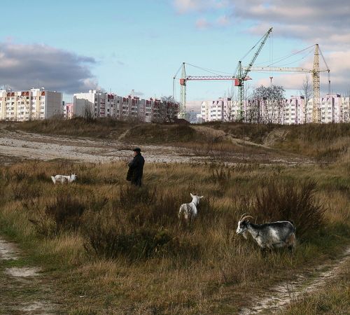 Город наступает