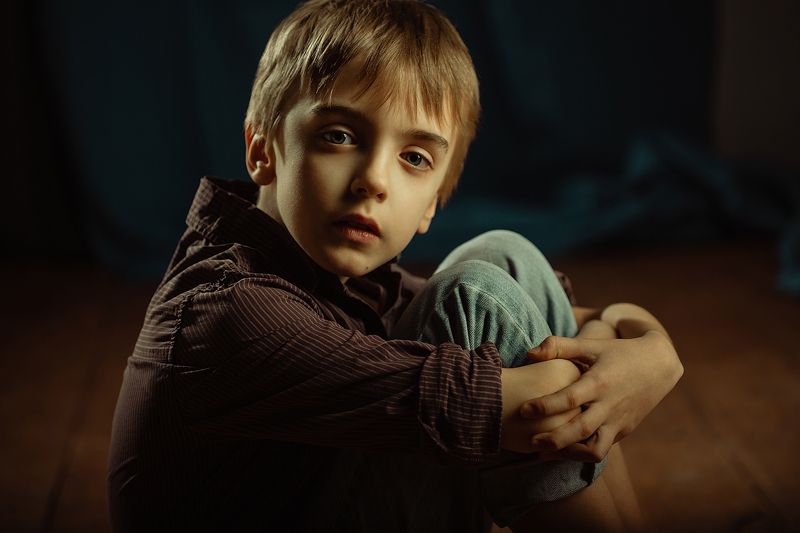 мальчик, портрет, детский портрет, ребенок, детское фото, низкий ключ  фото превью
