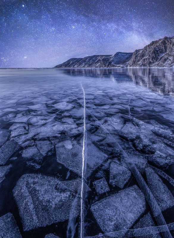 байкал, зима, лед, снег, путешествие, ночь, звезды, звездное небо, млечный путь, озеро Лед в ночи фото превью