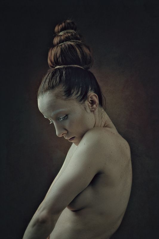 redhair, female, beauty, portrait, nude, naked, sensual, sensuality, twist, dance, motion, feminine, woman, adult, strange, ghost, spooky, mood, people, look Female фото превью