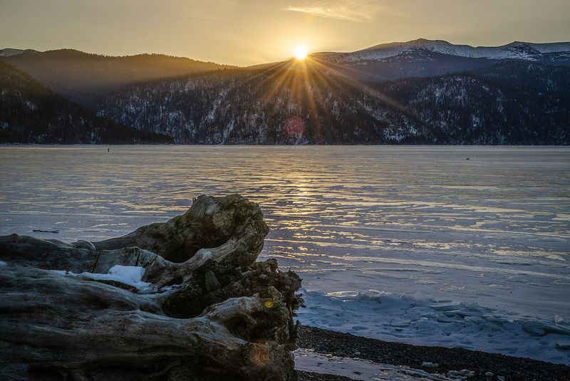 Восходящее солнце над Алтын-Кёль фото превью