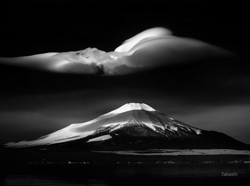Cloud on the lake фото превью