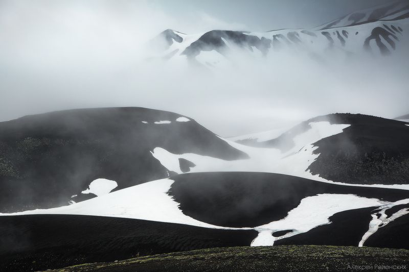 вулкан, песок, снег, лед, дождь, туман, горы, камчатка, перевал, Под перевалом фото превью