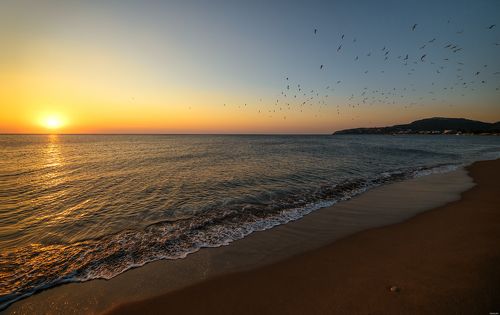 А море, море помнит всё наизусть.
