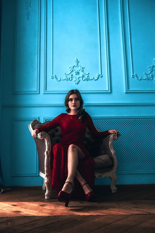 девушка, кресло, платье, красное, глаза, голубой Лиза фото превью