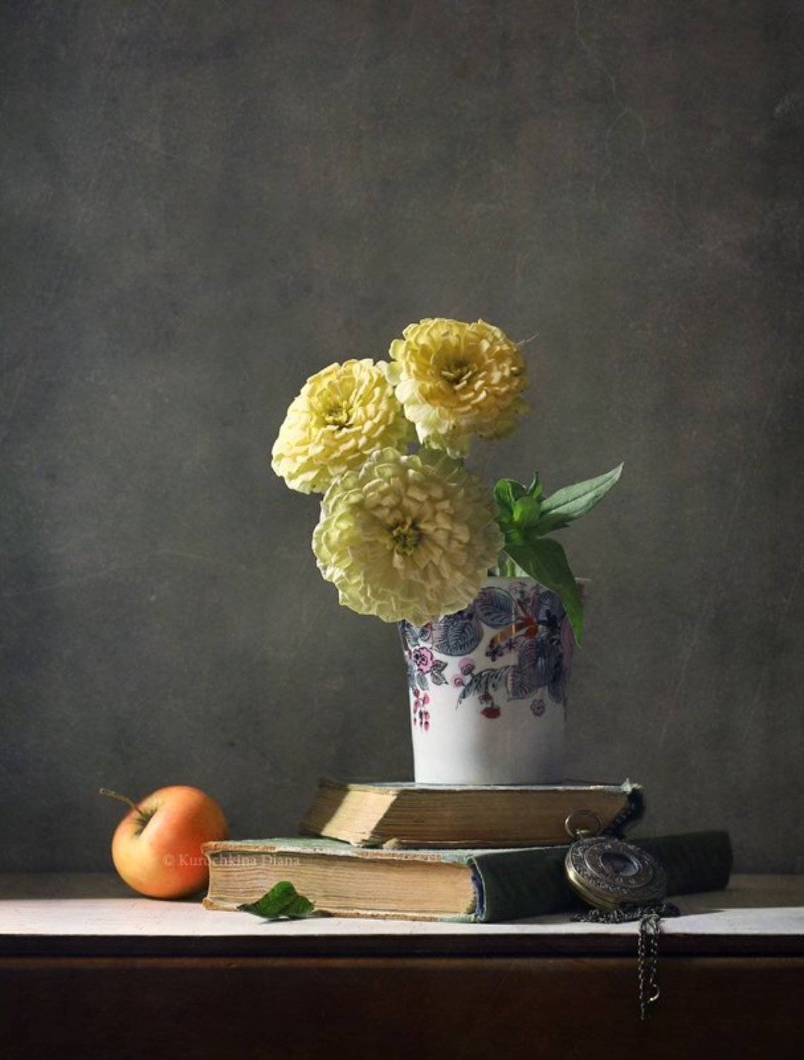 натюрморт, цветы, букет, цинии, часы, книги, Курочкина Диана