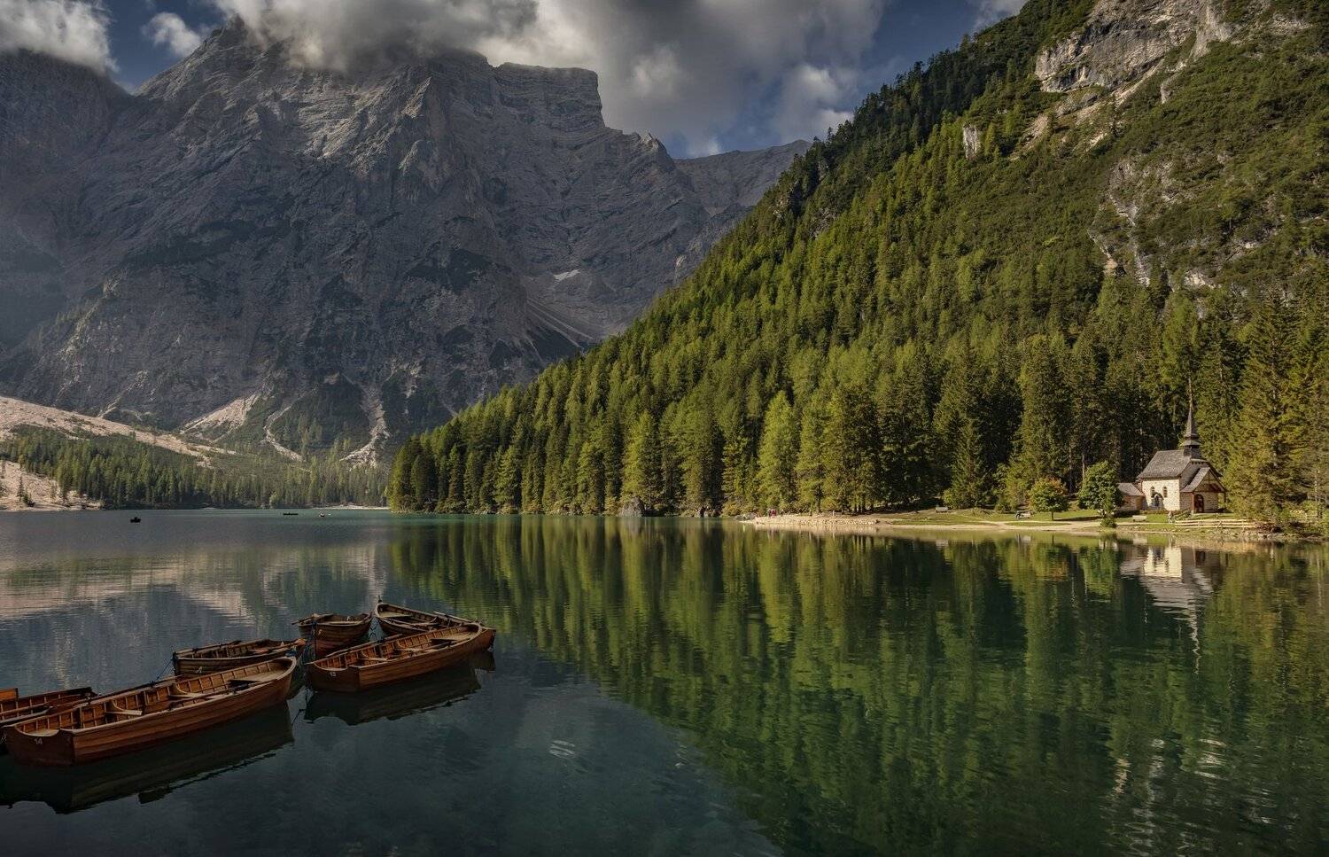 озеро, горы, лодки, Александр Безмолитвенный