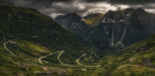через горы