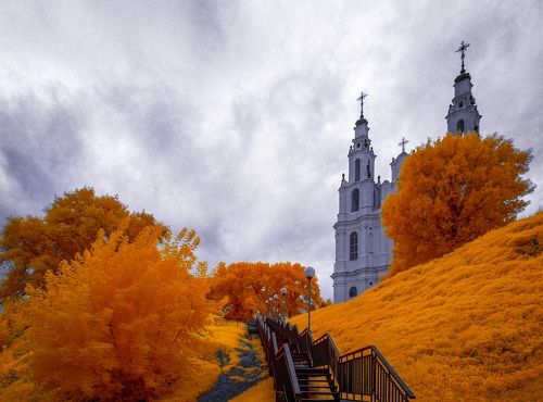 Считая ступени. Инфракрасная фотография.