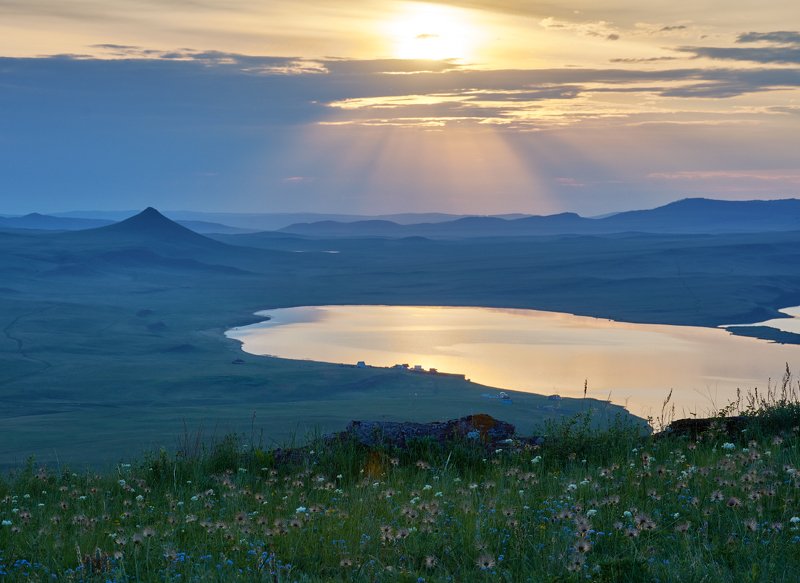 рассвет , озеро, хакасия Вид на озеро Беле фото превью