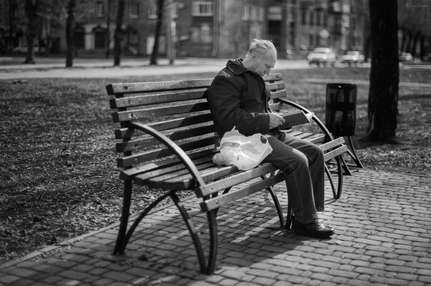 мужчина,жанр,улица,портрет,скамейка,книга, Roma  Chitinskiy