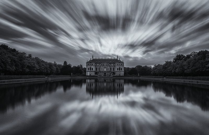 Palace in Grosser park фото превью