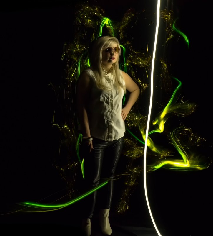 lightpainting, lightart, longexposure, nightphotography, light, night, portrait In a fairytale forest. фото превью