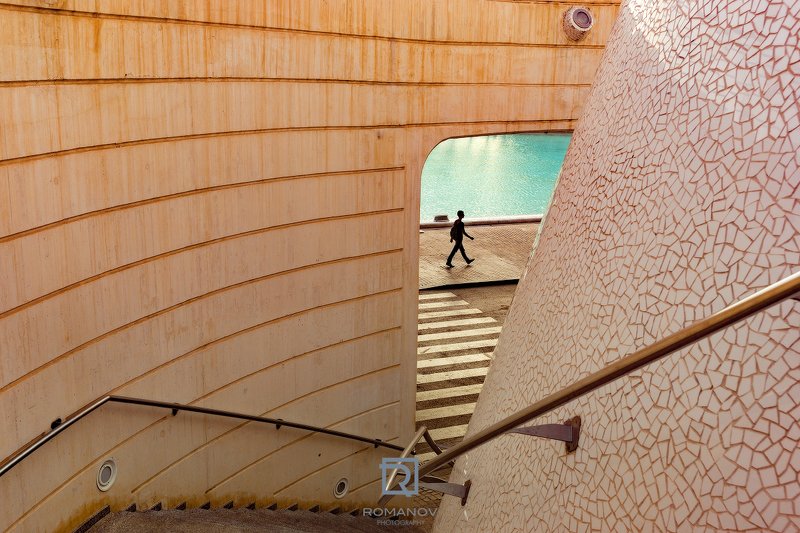 улица, архитектура, Лестница, На открытом воздухе, Экстерьер здания, Вода, Стена, Цикл, Город, Шаги, Современные, Построен, Лето, Туризм, Сьюдад, Артес, Сиенсиас, Валенсия, Испания, Город искусств и наук Juanito Walker - Как я провел лето? фото превью