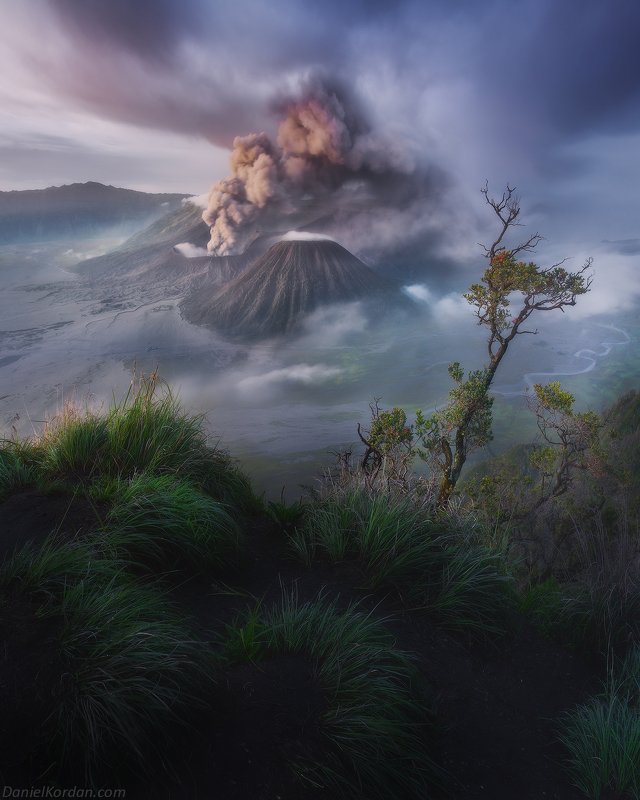 Bromo eruption