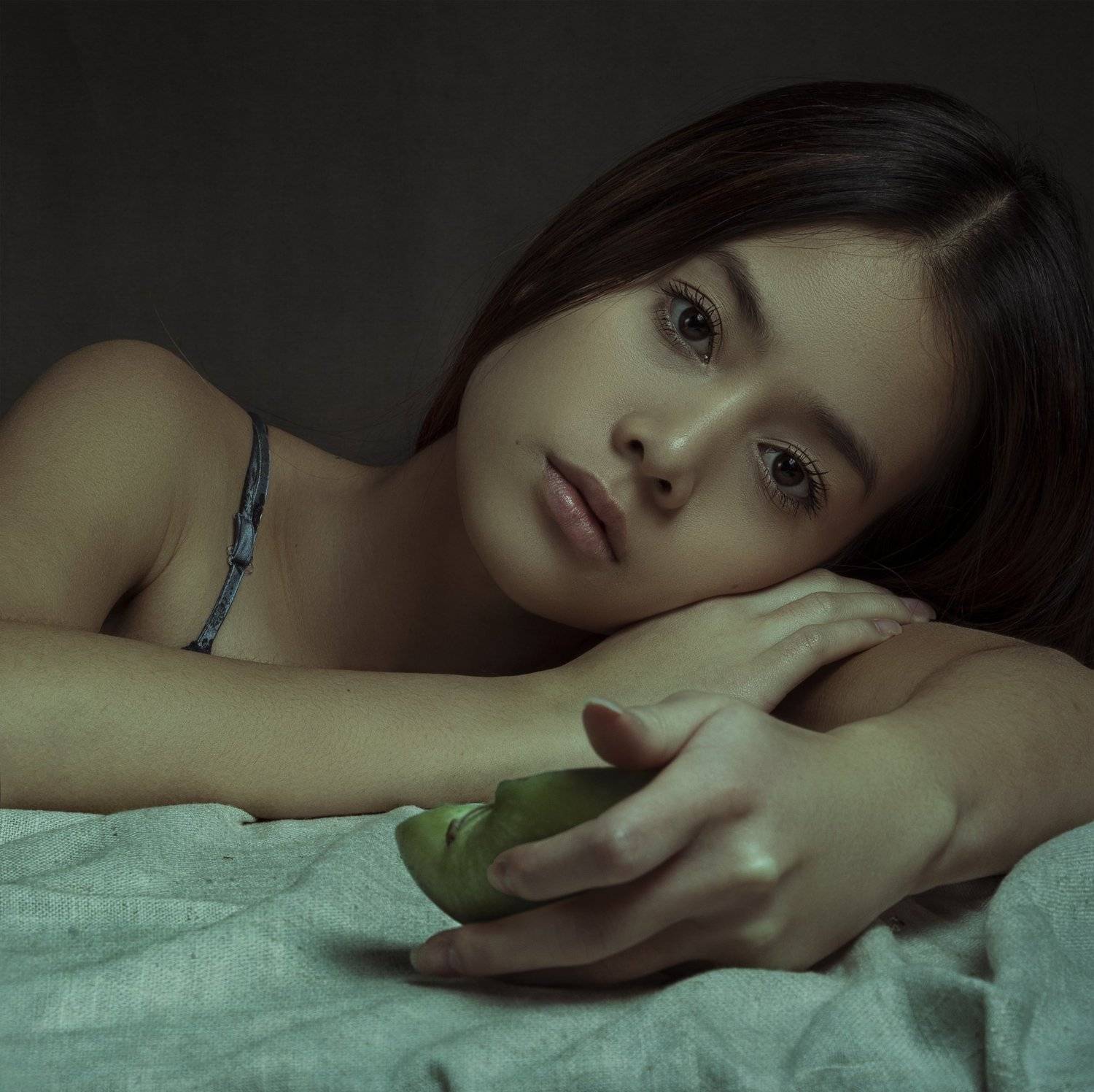 портрет , взгляд ,красивая девушка , цвет ,волосы , красивые губы ,нежность , таинственность, Natalia Kholodova