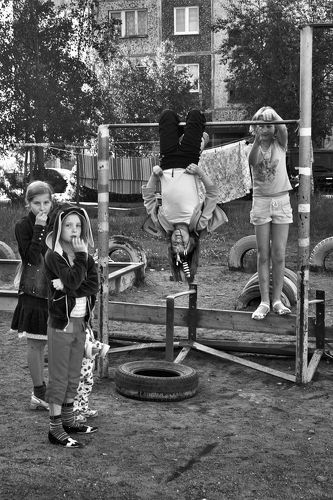 Детвора во дворе. . 2010