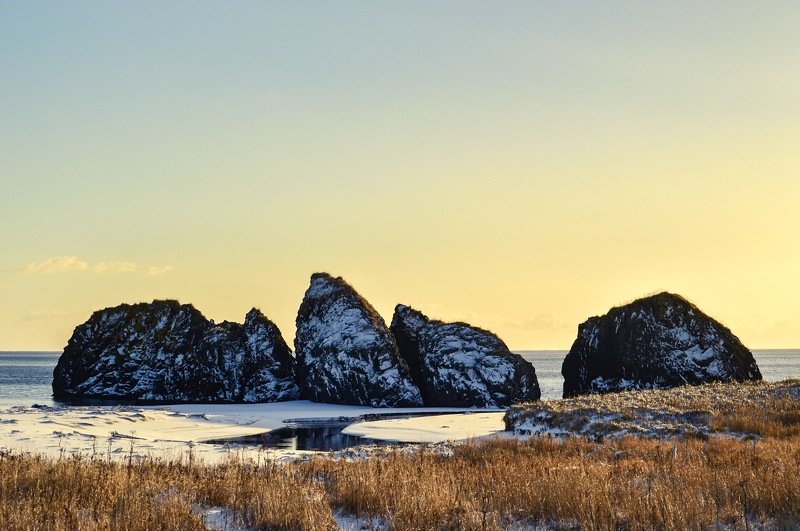 скалы Утро на берегу Тихого океана фото превью