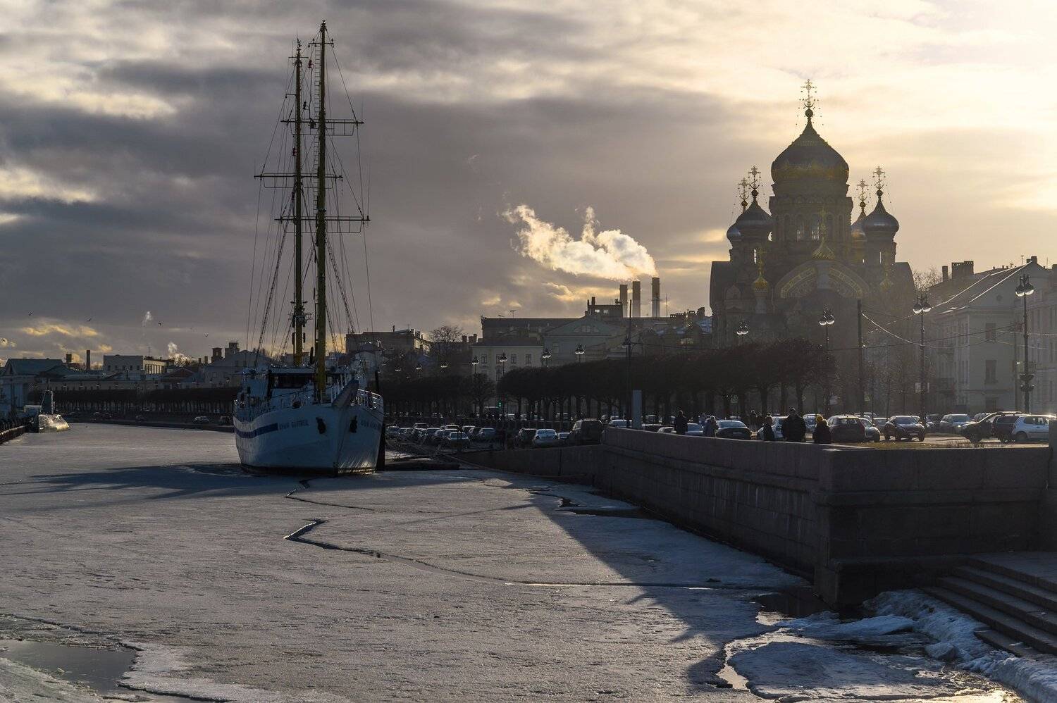 город зима мост снег река храм церковь cathedral winter cold river city bridge закат sunset, Егор Бугримов