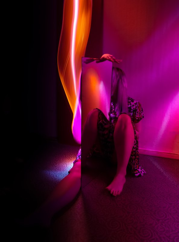 lightpainting, lightart, longexposure, nightphotography, light, night, portrait In the looking glass. фото превью