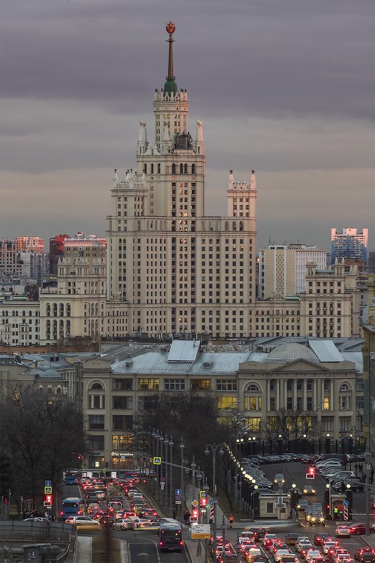 архитектура, город, вечер, весна, закат Высотка фото превью