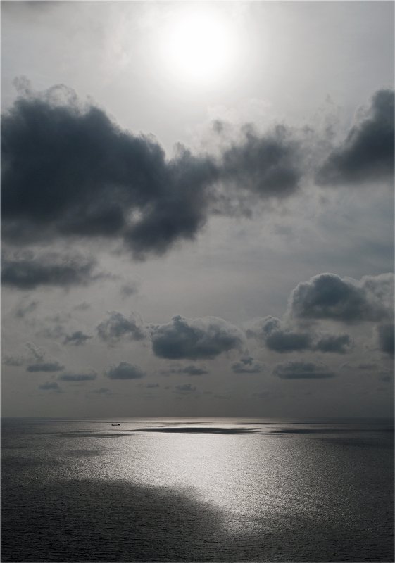 море, облака, корабль Одинокий странник фото превью