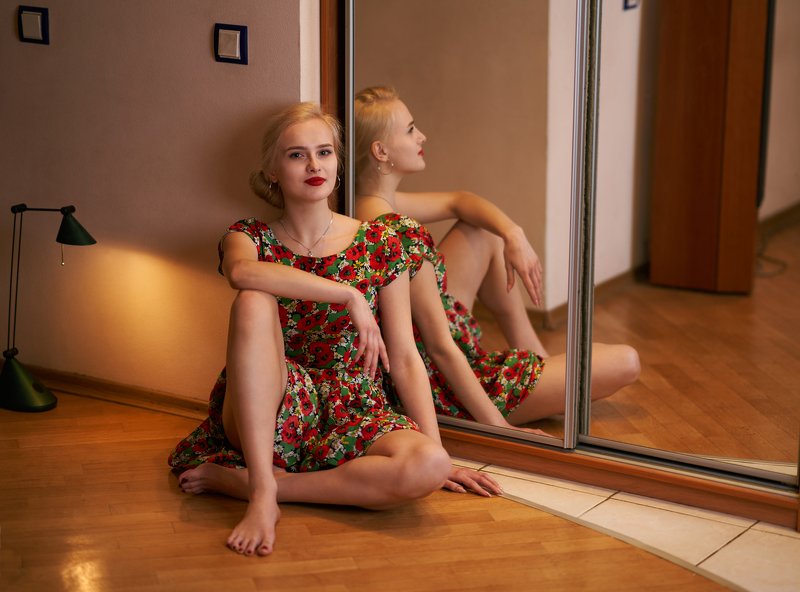near the mirror фото превью