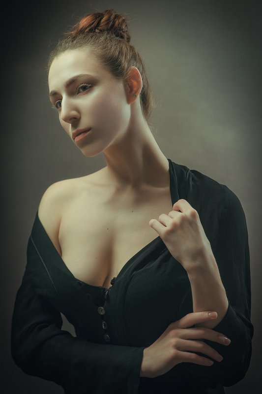 city, outdoors, street, female, portrait, mood, sensuality, girl, woman, adult, face, people, one, person, look, motion, picture Victoria фото превью