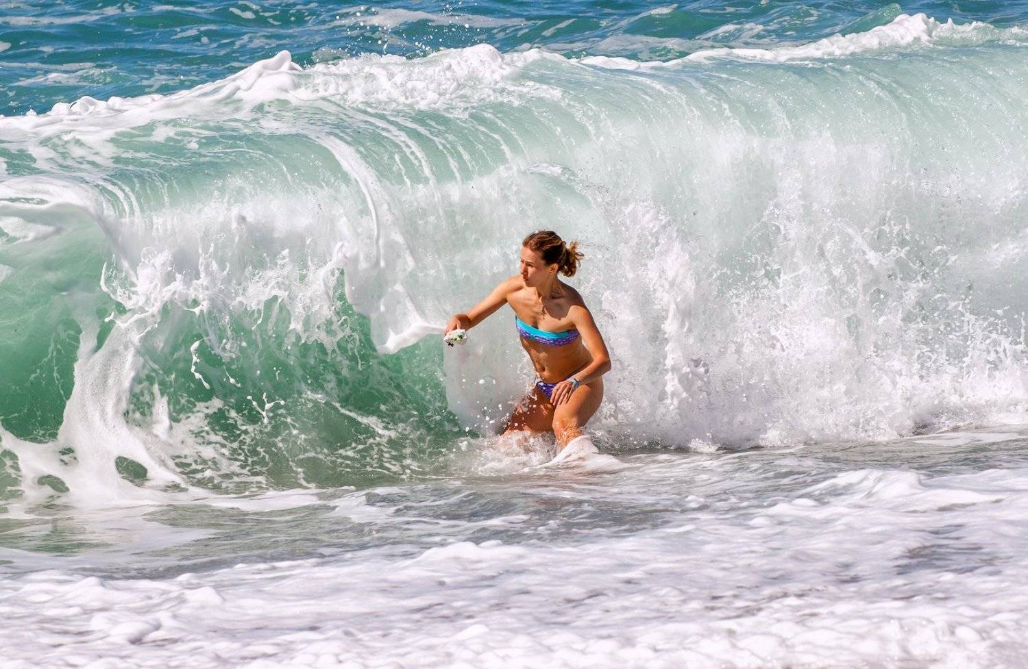 море, волна, шторм, девушка, купание, опасность, Виктор Климкин