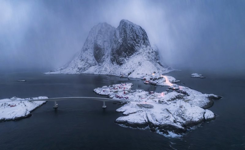 hamnoy , lofoten islands, norway, snowfall За минуту до снежной бури в Лофотенах фото превью
