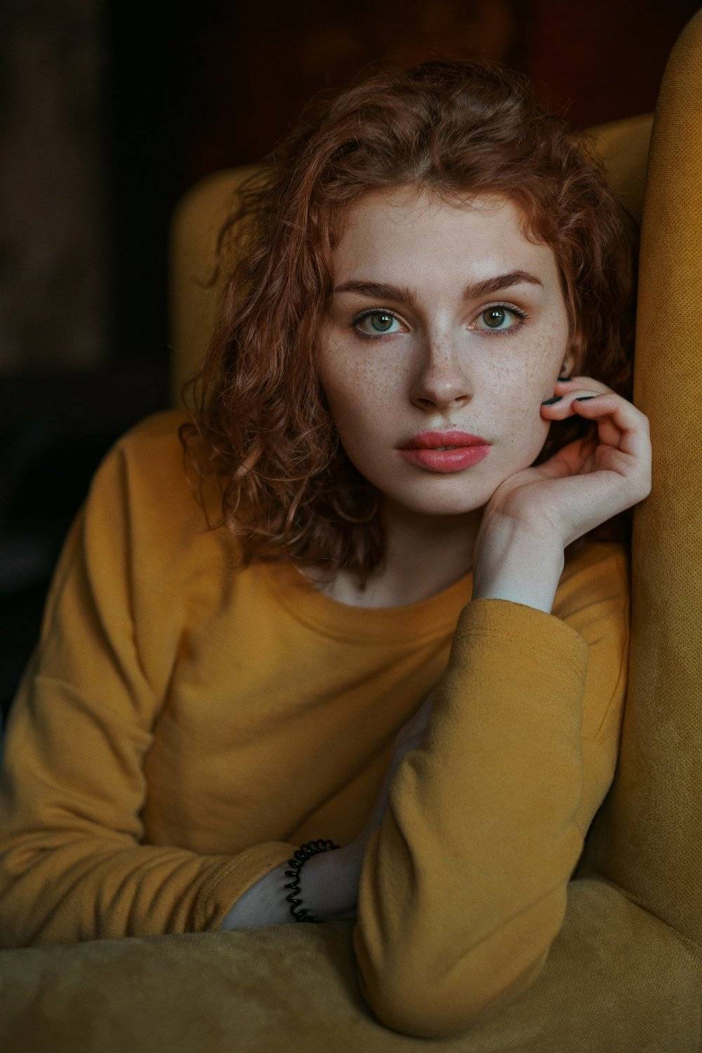 portrait, портрет, girl, indoor, yellow, studio, девушка, молодость, ламповый, retouch, ретушь, цвет, lamp, Павел Фишар