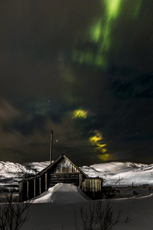северное сияние, снег Горит фото превью
