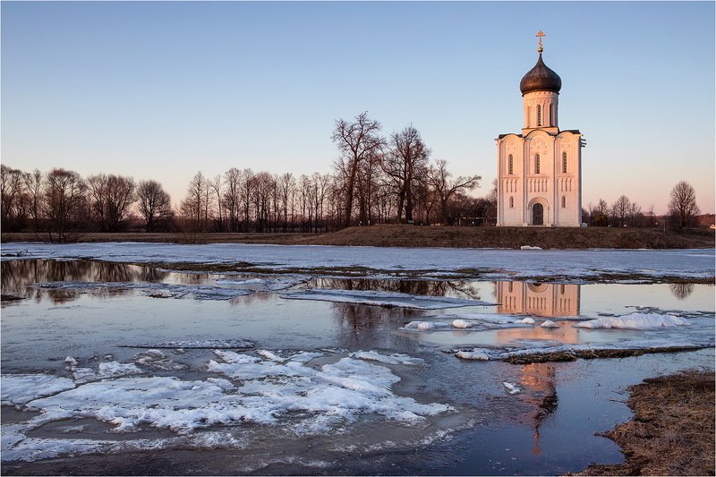 река, храм, снег, весна, вода, разлив, половодье, нерль, покров, вечер, Церковь Покрова на Нерли. фото превью