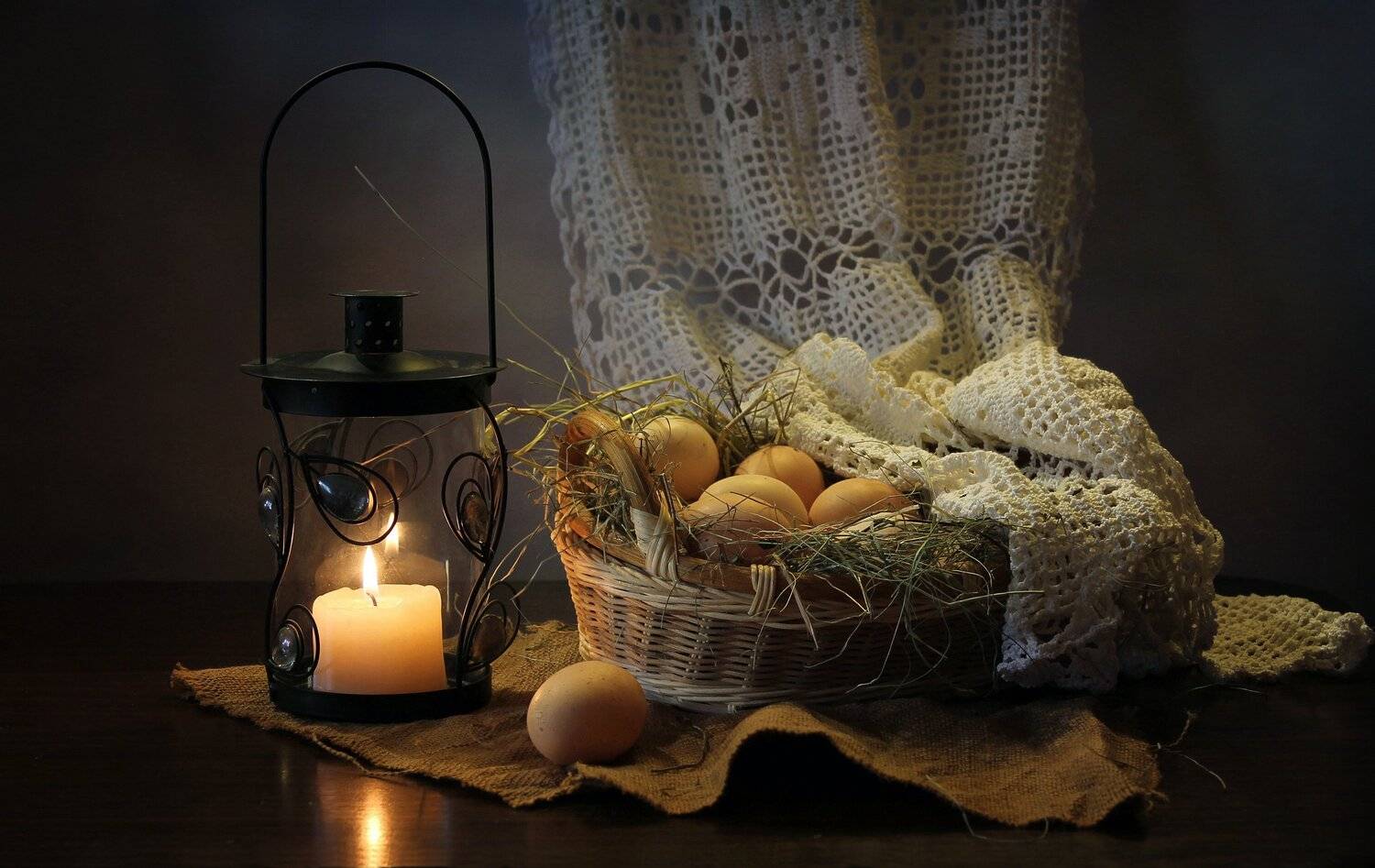 натюрморт, корзина, яйца, фонарик,  подсвечник, пасха, Ковалева Светлана