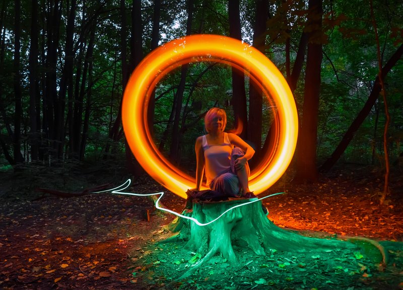 lightpainting, lightart, longexposure, nightphotography, light, night, lightblade, nightportrait, portrait A strange place. фото превью