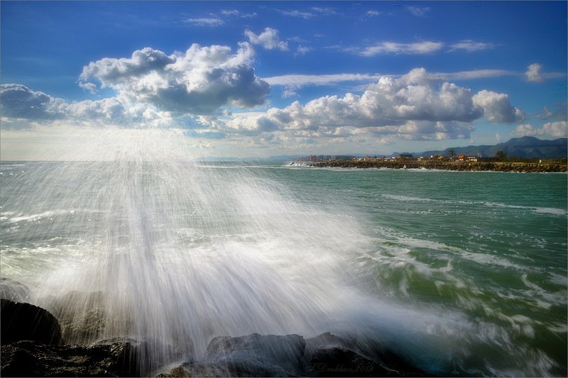 море, пейзаж, волны, вода, небо, облака Дождь на море фото превью