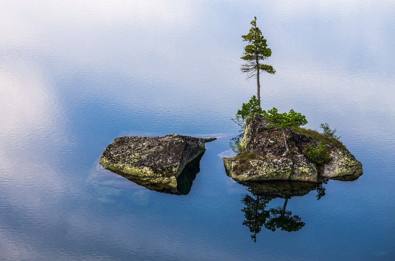 горы, сибирь, саяны, западный саян, ергаки, озеро художников, остро, кедр, отражение, природный парк, ник васильев, красота, туризм, путешествие, поход, приключение Небесный островок фото превью