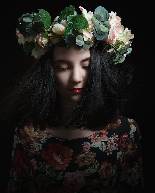 девушка, венок, цветы, брюнетка, платье, волосы,  Весна фото превью