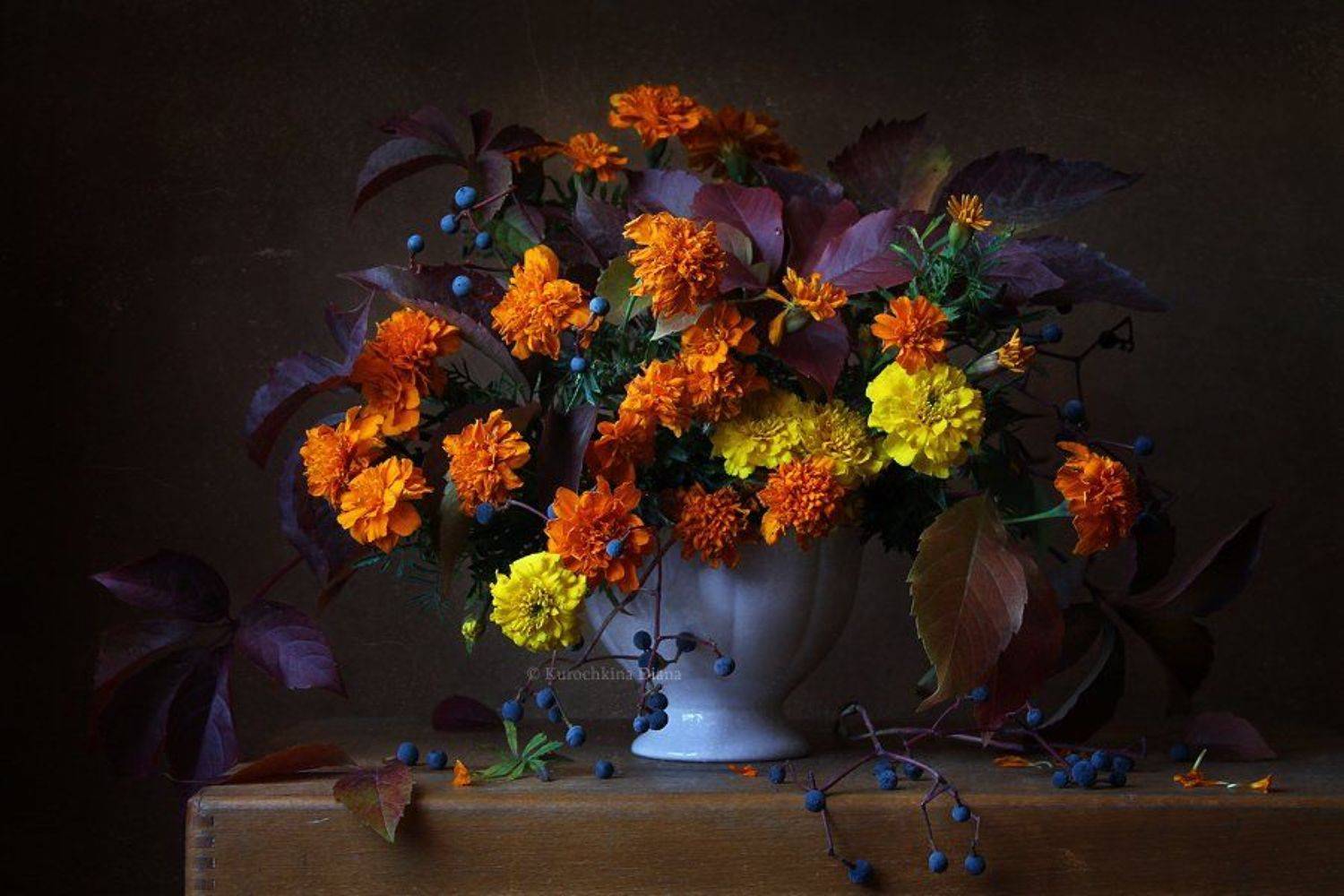 натюрморт, цветы, бархатцы, осень, букет, девичий виноград, Курочкина Диана