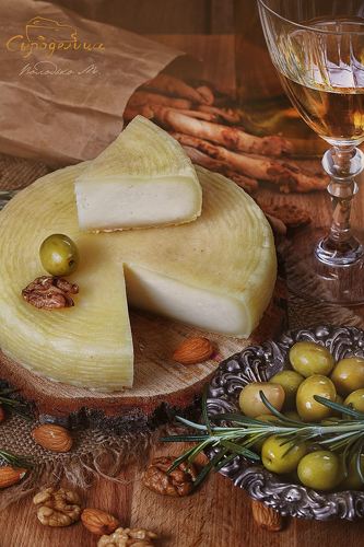 Манчего с белым вином и оливками