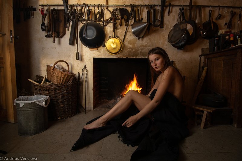 У камина фото превью