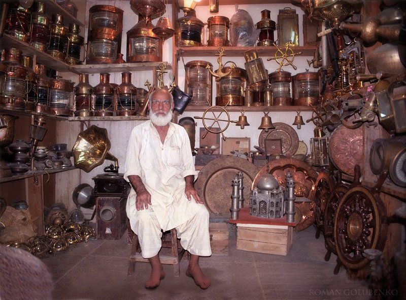 Лавка волшебных ламп Cтарика Хоттабыча. Пакистан. Порт / Magic lanterns Aladdin\'s store. Pakistan фото превью